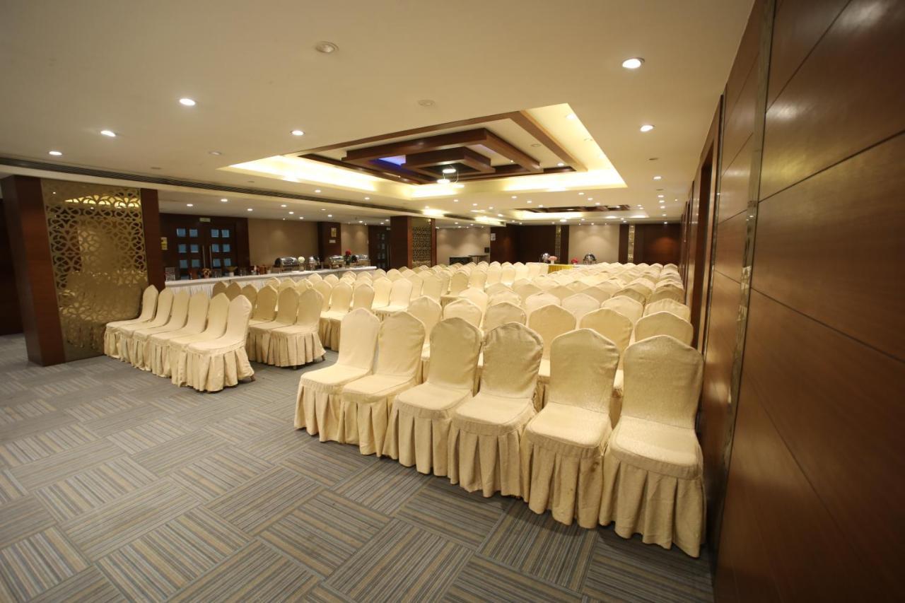 The Byke Suraj Plaza Pure Veg, Тхане Экстерьер фото