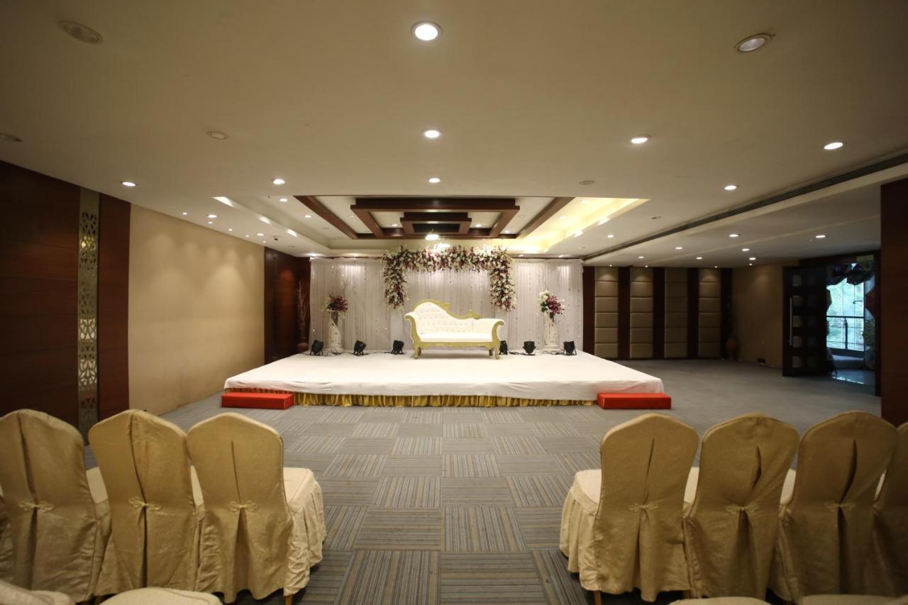 The Byke Suraj Plaza Pure Veg, Тхане Экстерьер фото