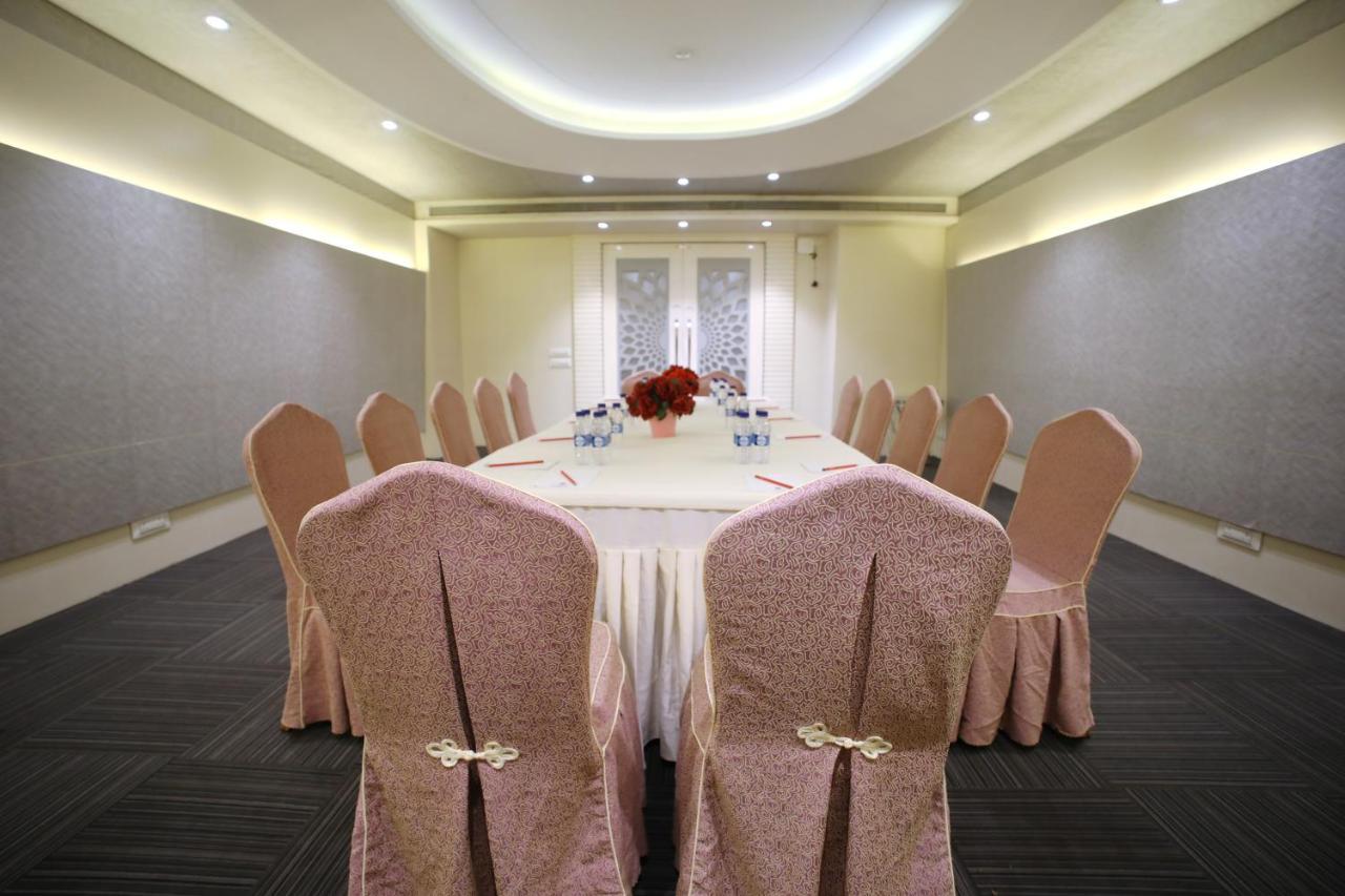 The Byke Suraj Plaza Pure Veg, Тхане Экстерьер фото