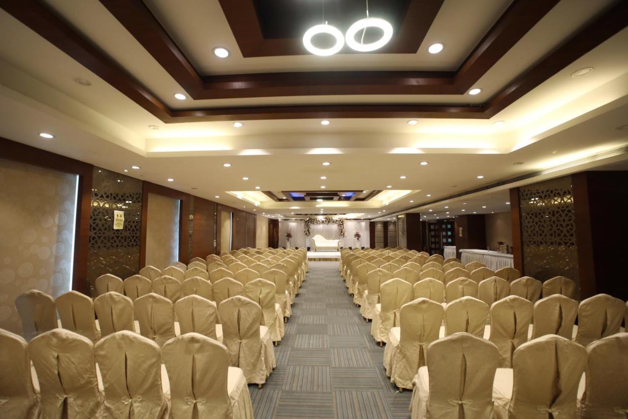 The Byke Suraj Plaza Pure Veg, Тхане Экстерьер фото