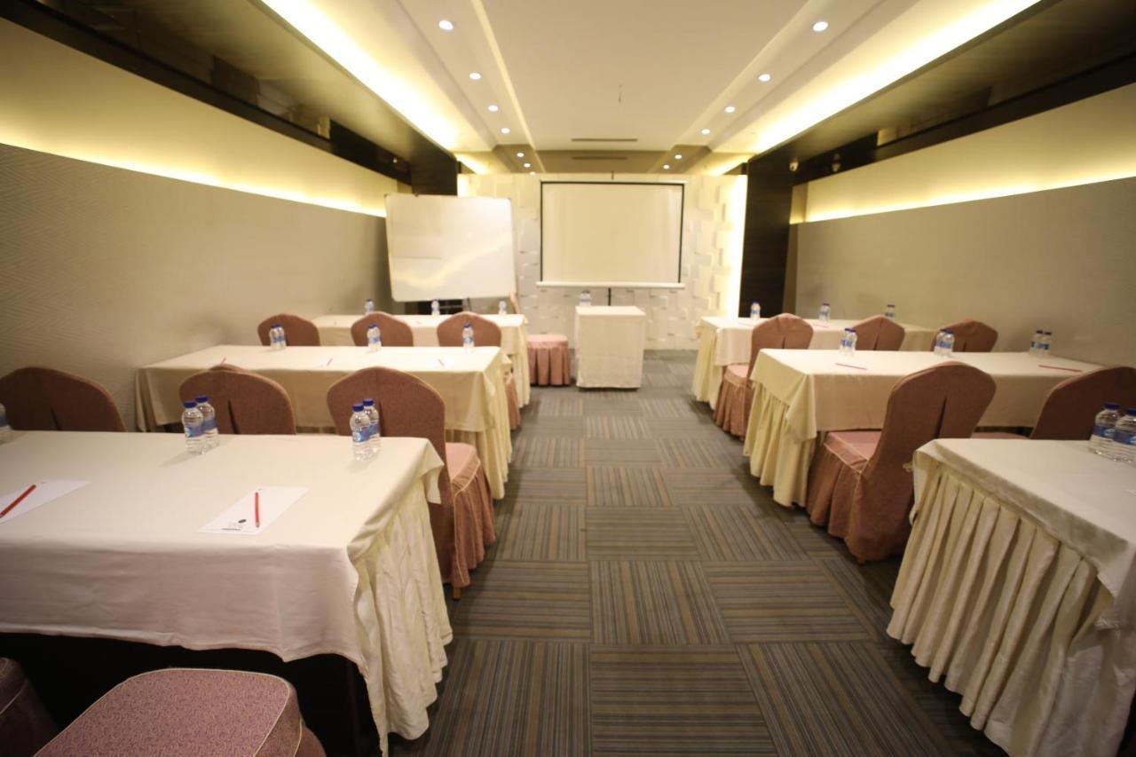 The Byke Suraj Plaza Pure Veg, Тхане Экстерьер фото