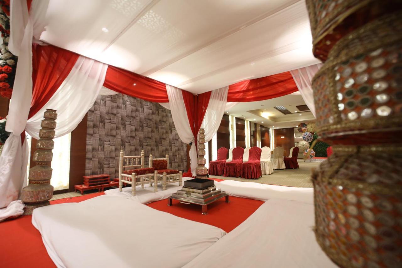 The Byke Suraj Plaza Pure Veg, Тхане Экстерьер фото