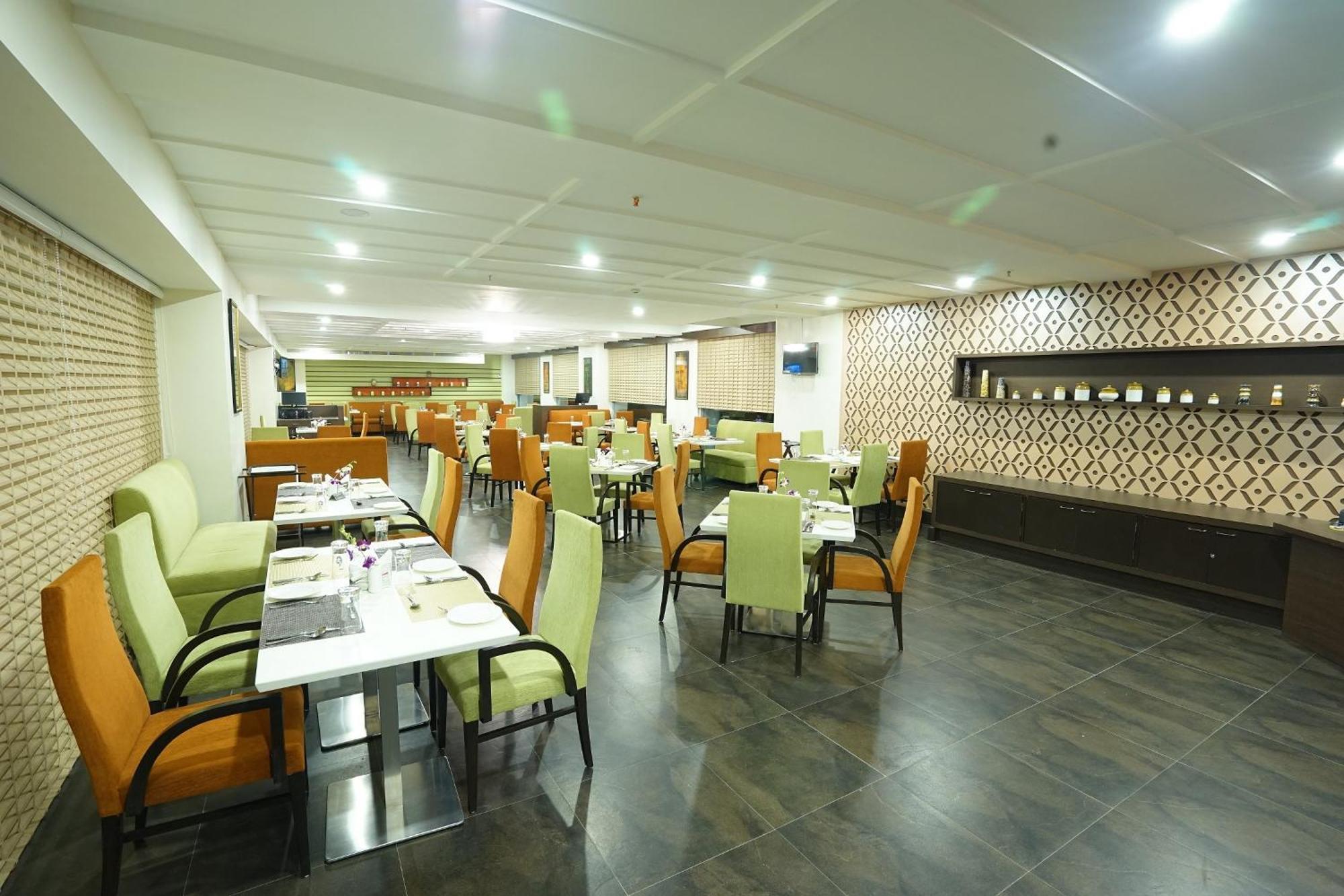 The Byke Suraj Plaza Pure Veg, Тхане Экстерьер фото