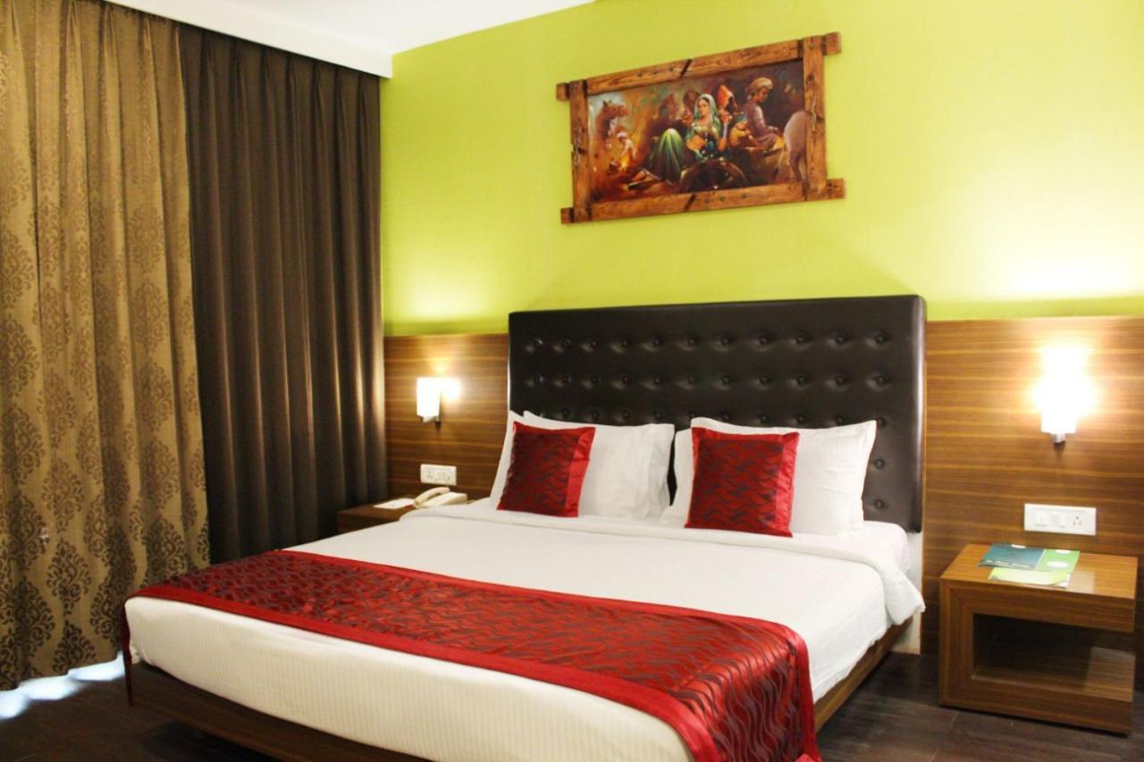 The Byke Suraj Plaza Pure Veg, Тхане Экстерьер фото